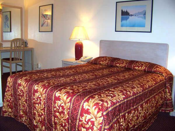 Town House Motel 2*