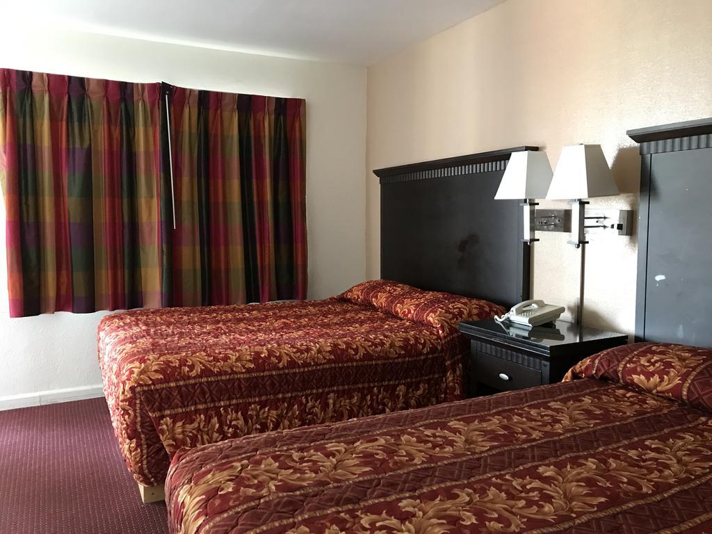 Town House Motel 2*